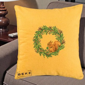 Perna Decorativa Coroana Turcoaz cu Veverita, 40x40 cm, Galben, Husa Detasabila, Perna Inclusa, BEKZ®