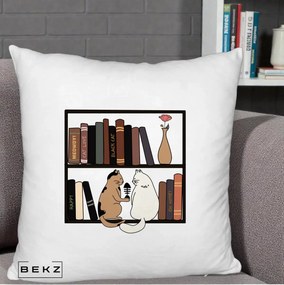 Perna Personalizata Pisici si Carti pe Raft, 40x40 cm, Alb Pufos, Husa Detasabila, Perna Inclusa, BEKZ®