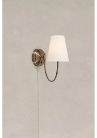 Aplică de perete albă-alămie cu alimentare la priză Amar – Markslöjd