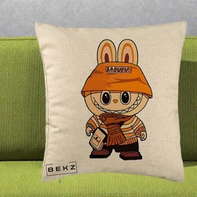 Perna Personalizata Labubu Streetwear Portocaliu, 40x40 cm, Bej, Husa Detasabila, Perna Inclusa, BEKZ®