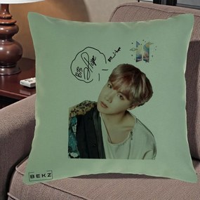 Perna Personalizata K-pop BTS J-Hope Par Roz Autograf, 40x40 cm, Verde, Husa Detasabila, Perna Inclusa, BEKZ®