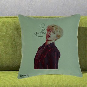 Perna Personalizata K-pop BTS Jimin Portret Artistic par Blond Autograf, 40x40 cm, Verde, Husa Detasabila, Perna Inclusa, BEKZ®
