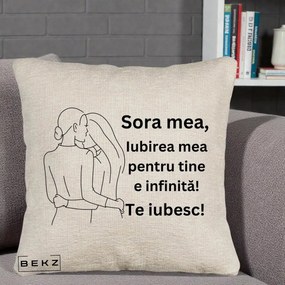 Cadou pentru Sora - Perna Personalizata Sora Mea Te Iubesc Imbratisare din Spate Line Art, 40x40 cm, Bej Canapea, Husa Detasabila, Perna Inclusa, BEKZ®