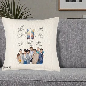 Perna Personalizata K-pop BTS Autografe Toti Membrii Fotografie, 40x40 cm, Crem Reliefat, Husa Detasabila, Perna Inclusa, BEKZ®