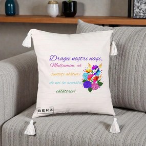 Perna Personalizata Dragii Nostri Nasi Multumim cu Flori Multicolore Colorat, 40x40 cm, Bej cu Franjuri, Husa Detasabila, Perna Inclusa, BEKZ®