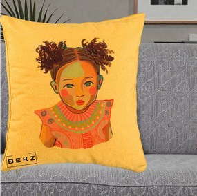 Perna Decorativa Fetita Vesela Portret Colorat, 40x40 cm, Galben, Husa Detasabila, Perna Inclusa, BEKZ®