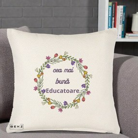 Cadou pentru Educatoare - Perna Personalizata Cea mai Buna Educatoare cu Coronita Florala Colorata, 40x40 cm, Crem Reliefat, Husa Detasabila, Perna Inclusa, BEKZ®