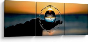 Tabloul cu bilă din sticlă în palmă (cu ceas) (90x30 cm)
