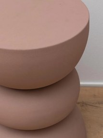 Măsuță laterală rotundă din metal, roz, sculpturală, din trei volume suprapuse, 44 x 32 cm, „Forms”