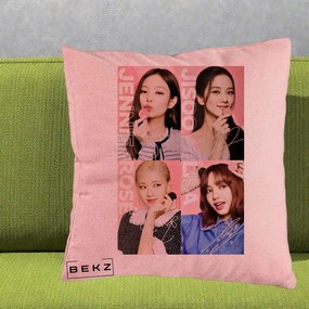 Perna Personalizata K-pop BLACKPINK Colaj 4 Portrete cu Semnature, 40x40 cm, Roz, Husa Detasabila, Perna Inclusa, BEKZ®
