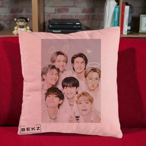 Perna Personalizata K-pop BTS Foto Grup Cute cu Animatii si 7 Membrii, 40x40 cm, Roz, Husa Detasabila, Perna Inclusa, BEKZ®