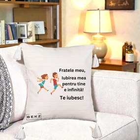 Cadou pentru Frate - Perna Personalizata Fratele Meu Te Iubesc Copii Alergand Colorat, 40x40 cm, Bej cu Franjuri, Husa Detasabila, Perna Inclusa, BEKZ®