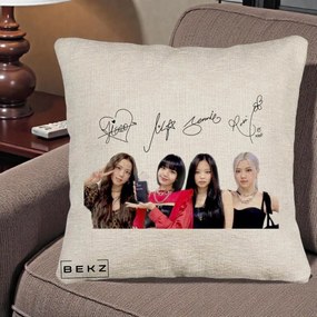 Perna Personalizata K-pop BLACKPINK Semnaturi, 40x40 cm, Bej Canapea, Husa Detasabila, Perna Inclusa, BEKZ®