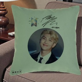 Perna Personalizata K-pop BTS RM Namjoon Portret Cerc cu Autograf, 40x40 cm, Verde, Husa Detasabila, Perna Inclusa, BEKZ®
