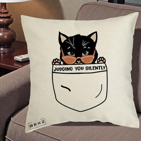 Perna Decorativa Judging You Silently Pisica Buzunar, 40x40 cm, Ecru, Husa Detasabila, Perna Inclusa, BEKZ®