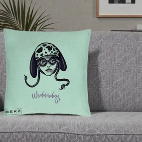 Perna Personalizata Wednesday Addams cu Caine Dalmatian, 40x40 cm, Verde Menta, Husa Detasabila, Perna Inclusa, BEKZ®