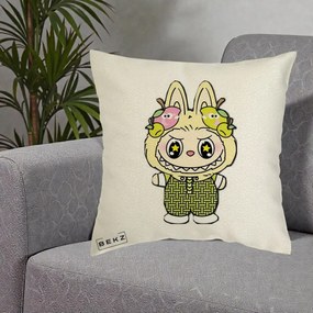 Perna Personalizata Labubu Galben cu Mere si Salopeta, 40x40 cm, Ecru, Husa Detasabila, Perna Inclusa, BEKZ®