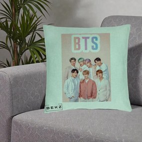 Perna Personalizata K-pop BTS Foto Grup cu BTS si Fond Roz Pastel, 40x40 cm, Verde Menta, Husa Detasabila, Perna Inclusa, BEKZ®