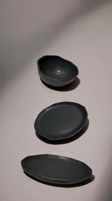 Set Farfurii NOVUM Vulcano 3 piese Negru Mat Carbon (1 Farfurie 26cm, 1 Farfurie 20cm, 1 Bol 480ml) Glazurat Manual