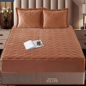 Husa de pat matlasata si 2 fete de perne din catifea, cu elastic, model tip topper, pentru saltea 140x200 cm, maro, HTC-29