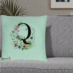 Cadou Personalizat - Perna Personalizata Monogram Litera Q cu Flori Acuarela, 40x40 cm, Verde Menta, Husa Detasabila, Perna Inclusa, BEKZ®