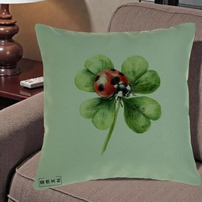 Perna Decorativa Buburuza Norocoasa pe Trifoi cu Patru Foi, 40x40 cm, Verde, Husa Detasabila, Perna Inclusa, BEKZ®