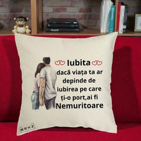 Cadou pentru Iubita - Perna Personalizata Iubita Nemuritoare cu Cuplu Acuarela Roz si Inimi, 40x40 cm, Ecru, Husa Detasabila, Perna Inclusa, BEKZ®