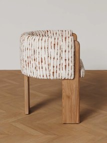 Scaun dining cu brațe tapițat tip fotoliu din lemn de salcâm și textil, bej, cu spătar rotunjit și trei picioare late, 77 x 63 x 60 cm, „Amphitryon”