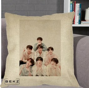 Perna Personalizata K-pop BTS Foto Grup Pastel, 40x40 cm, Crem, Husa Detasabila, Perna Inclusa, BEKZ®