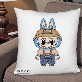 Perna Personalizata Labubu Toanart Blugi, 40x40 cm, Alb Pufos, Husa Detasabila, Perna Inclusa, BEKZ®