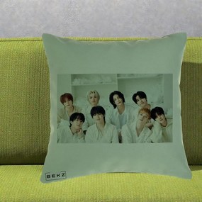 Perna Personalizata K-pop Stray Kids Foto Grup All-White Landscape, 40x40 cm, Verde, Husa Detasabila, Perna Inclusa, BEKZ®