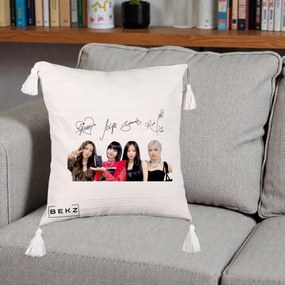 Perna Personalizata K-pop BLACKPINK Semnaturi, 40x40 cm, Bej cu Franjuri, Husa Detasabila, Perna Inclusa, BEKZ®