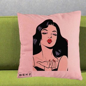 Perna Decorativa Femeie Pop-Art Kiss, 40x40 cm, Roz, Husa Detasabila, Perna Inclusa, BEKZ®