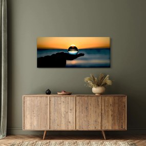 Tabloul cu bilă din sticlă în palmă (120x50 cm)