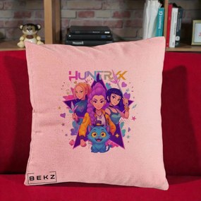 Perna Personalizata K-pop HUNTRX Trio cu Pisica Stele, 40x40 cm, Roz, Husa Detasabila, Perna Inclusa, BEKZ®