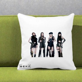 Perna Personalizata K-pop BLACKPINK Tinute Negre Elegante Grup, 40x40 cm, Alba Mata, Husa Detasabila, Perna Inclusa, BEKZ®