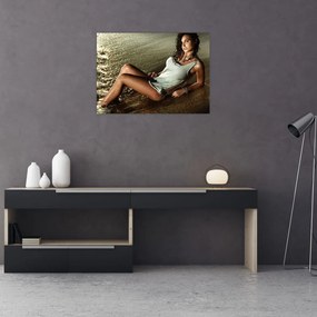 Tablou pe sticlă cu femeie pe plajă (70x50 cm)