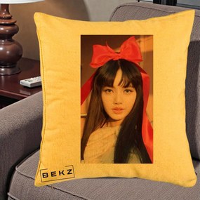 Perna Personalizata K-pop BLACKPINK Rose cu Funda Rosie, 40x40 cm, Galben, Husa Detasabila, Perna Inclusa, BEKZ®
