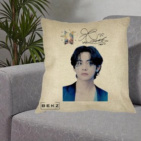 Perna Personalizata K-pop BTS V Taehyung Portret cu Autograf, 40x40 cm, Crem, Husa Detasabila, Perna Inclusa, BEKZ®