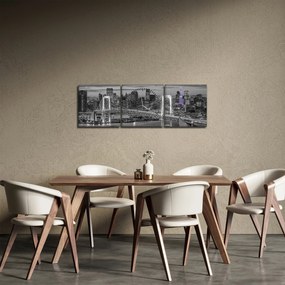 Tablou - Orașul mare cu turnul mov (cu ceas) (90x30 cm)