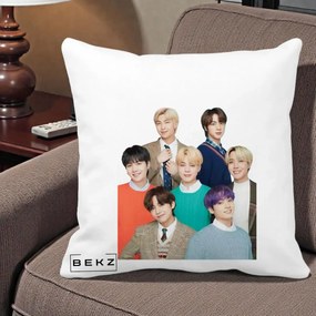 Perna Personalizata K-pop BTS Fotografie Grup Tinute Elegante, 40x40 cm, Alba Mata, Husa Detasabila, Perna Inclusa, BEKZ®