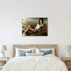 Tablou pe sticlă cu femeie pe plajă (70x50 cm)