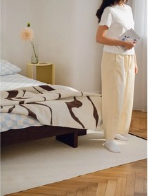 Pătură maro/crem 150x200 cm Felu – noo.ma