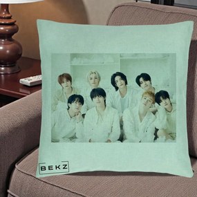 Perna Personalizata K-pop Stray Kids Foto Grup Alb All-White cu 8 Membrii, 40x40 cm, Verde Menta, Husa Detasabila, Perna Inclusa, BEKZ®