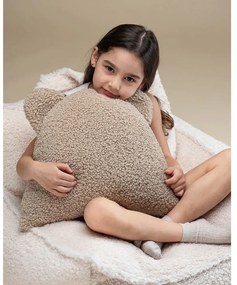 Pernă decorativă pentru copii maro deschis cu tapițerie din țesătură bouclé Bear – Wigiwama