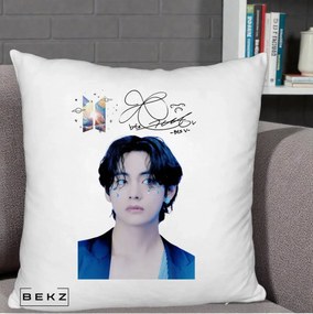 Perna Personalizata K-pop BTS V Taehyung Portret cu Autograf, 40x40 cm, Alb Pufos, Husa Detasabila, Perna Inclusa, BEKZ®