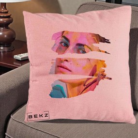 Perna Decorativa Portret Femeie Fragmentat Colorat, 40x40 cm, Roz, Husa Detasabila, Perna Inclusa, BEKZ®