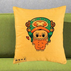 Perna Personalizata Labubu x Tony Tony Chopper, 40x40 cm, Galben, Husa Detasabila, Perna Inclusa, BEKZ®