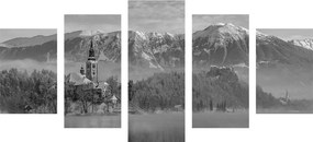 Tablou 5-piese biserică lângă lacul Bled în Slovenia în alb-negru
