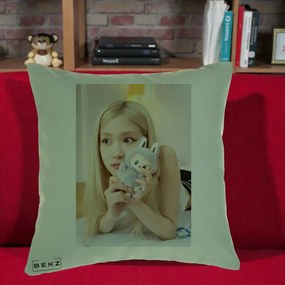 Perna Personalizata K-pop BLACKPINK Rose cu Papusa Iepure, 40x40 cm, Verde, Husa Detasabila, Perna Inclusa, BEKZ®